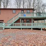 Family Home In Blakeslee With Deck - 6 Mi To Ski!
